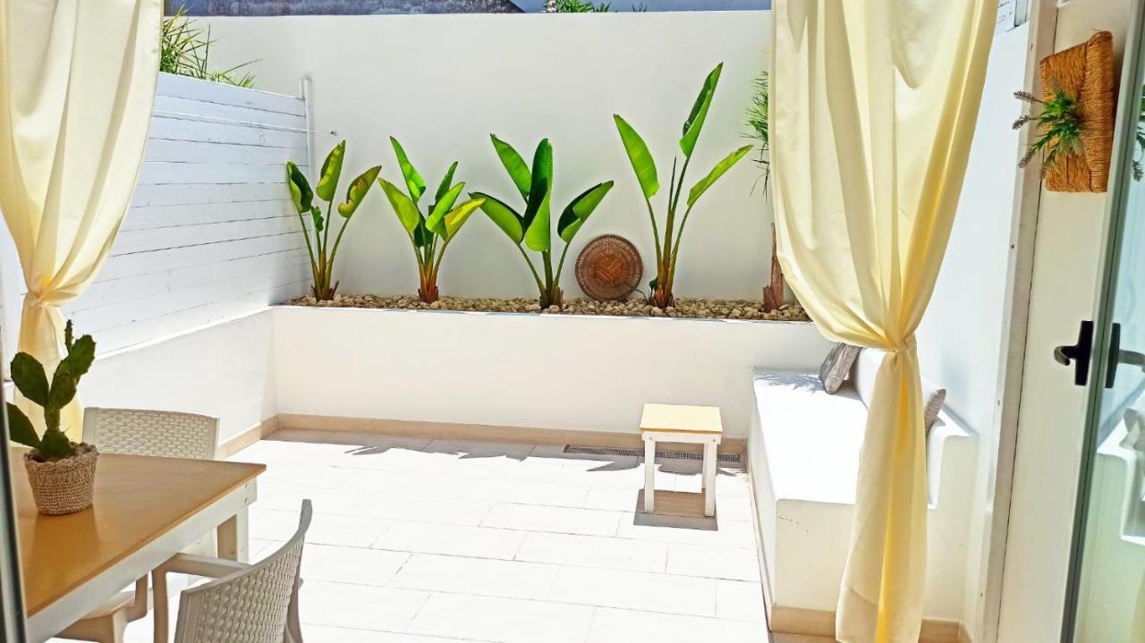 B&B Suites Via Del Mare Presicce Bagian luar foto